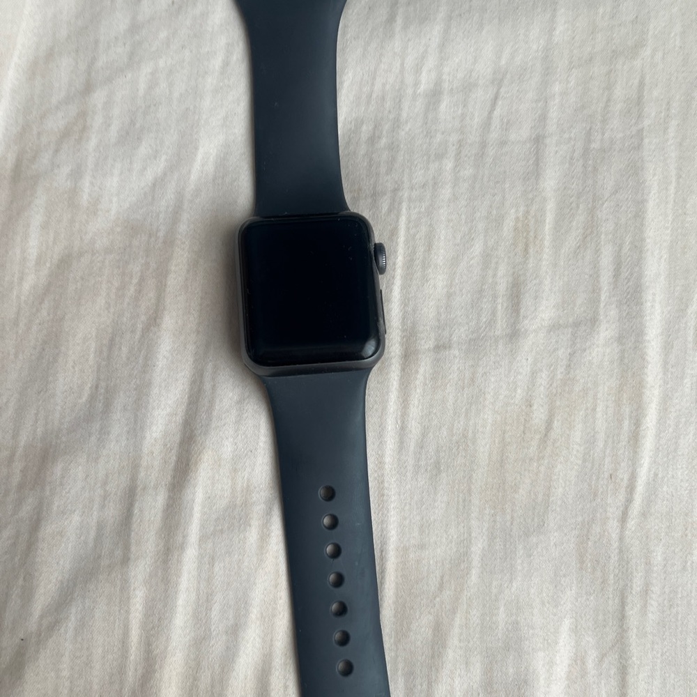 Apple Watch Series 3 (38mm) *NO GPS/cellular*